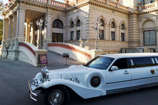 Lincoln Towncar buchen in wien Stretchlimo