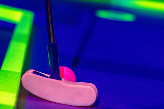 Neon Minigolf und strip